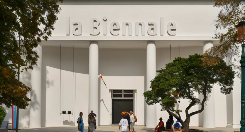 Notizie di oggi, 1 maggio 2026: Caos alla Biennale, tensioni nel Mediterraneo e la clamorosa svolta sul delitto di Garlasco